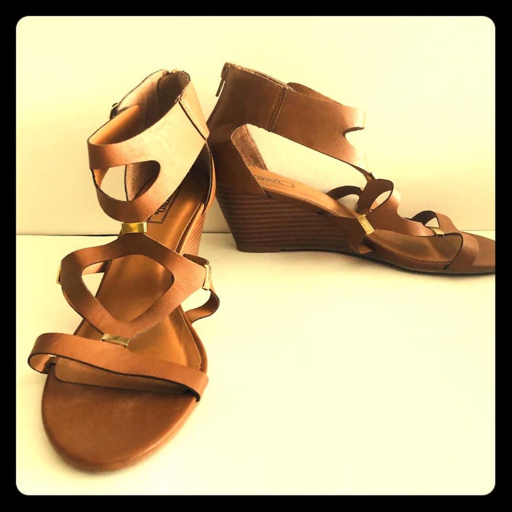 Xoxo brown wedge sandals 8.5 gold hardwear